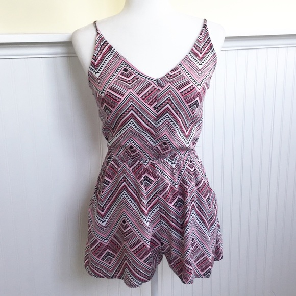 H&M Pants - 5/$25 🔅H&M Pink & Black Geometric Pattern Romper